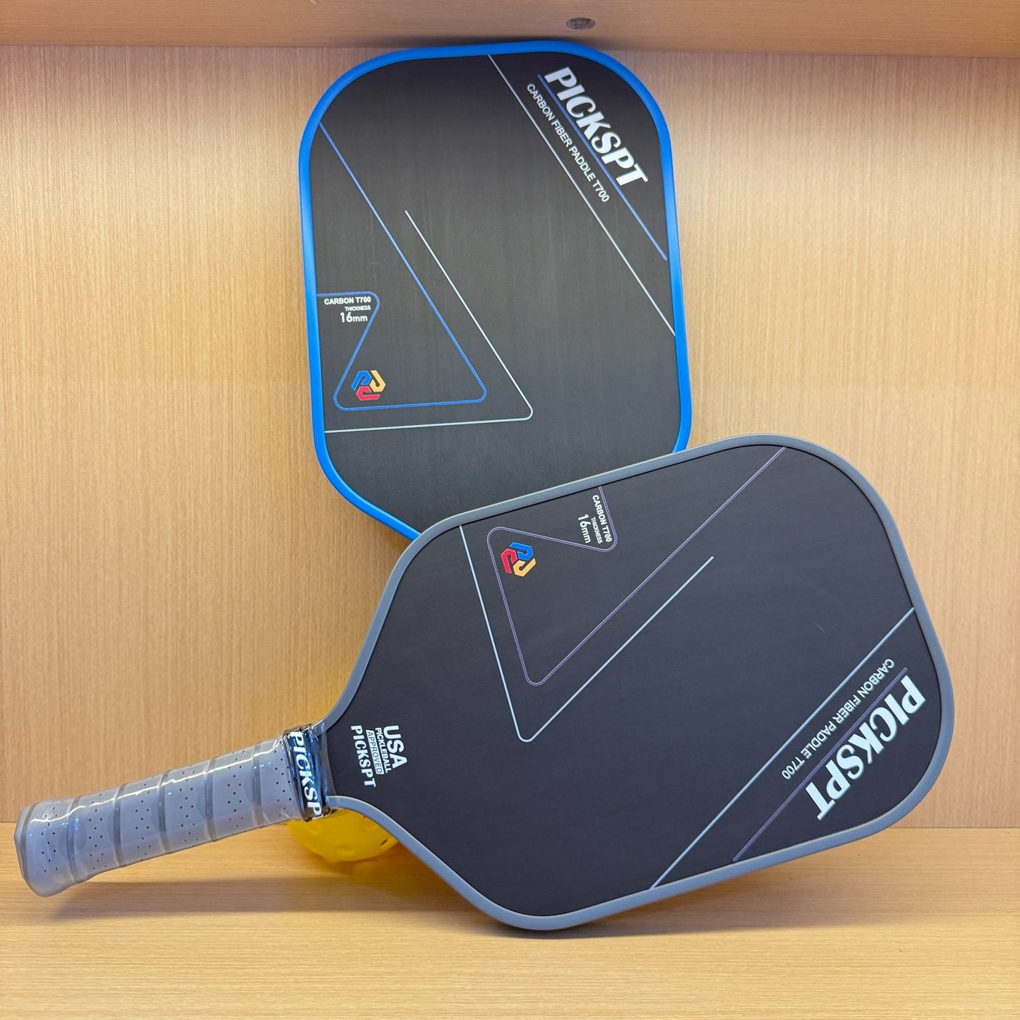 Professional Pickleball Paddle - Ergonomic Grip Design For Comfortable Handling And Precise Control, With Carbon Fiber Face - Ideal For Players From Beginners To Advanced Levels.