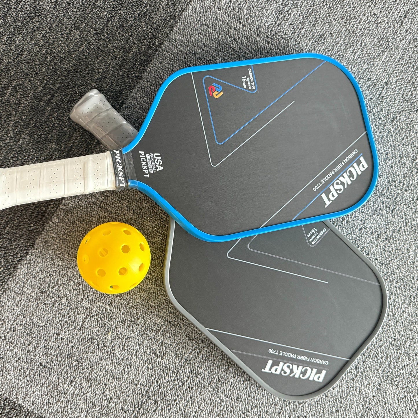 Professional Pickleball Paddle - Ergonomic Grip Design For Comfortable Handling And Precise Control, With Carbon Fiber Face - Ideal For Players From Beginners To Advanced Levels.