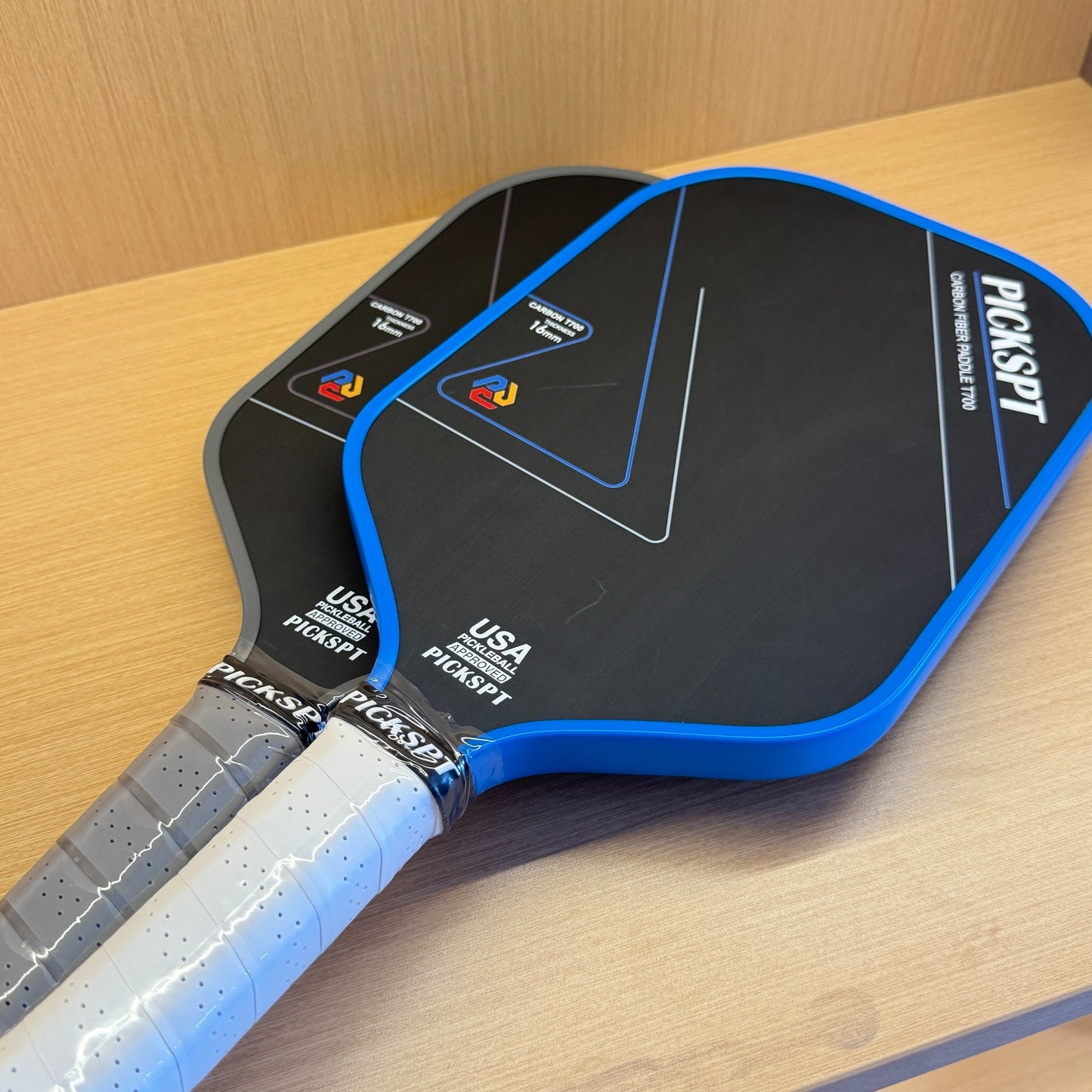 Professional Pickleball Paddle - Ergonomic Grip Design For Comfortable Handling And Precise Control, With Carbon Fiber Face - Ideal For Players From Beginners To Advanced Levels.