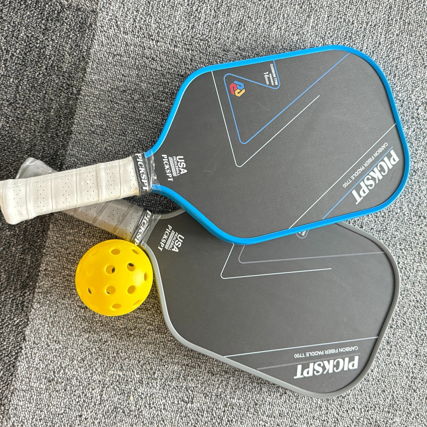 Professional Pickleball Paddle - Ergonomic Grip Design For Comfortable Handling And Precise Control, With Carbon Fiber Face - Ideal For Players From Beginners To Advanced Levels.